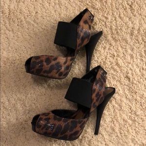 Vera Wang Leopard Print Pumps